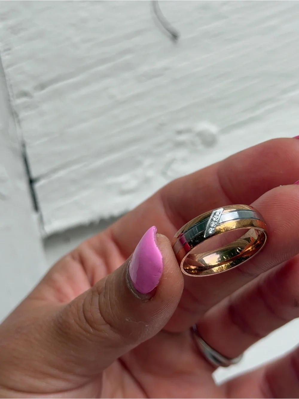 Two-Tone Women's Band Ring with Diagonal Accent Stones - Gold & Silver